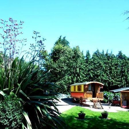 La Cle Des Roulottes Hotel Pluvigner Buitenkant foto