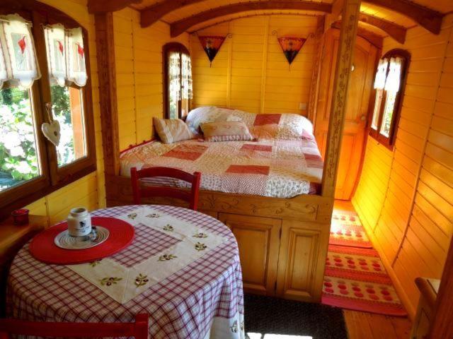 La Cle Des Roulottes Hotel Pluvigner Buitenkant foto
