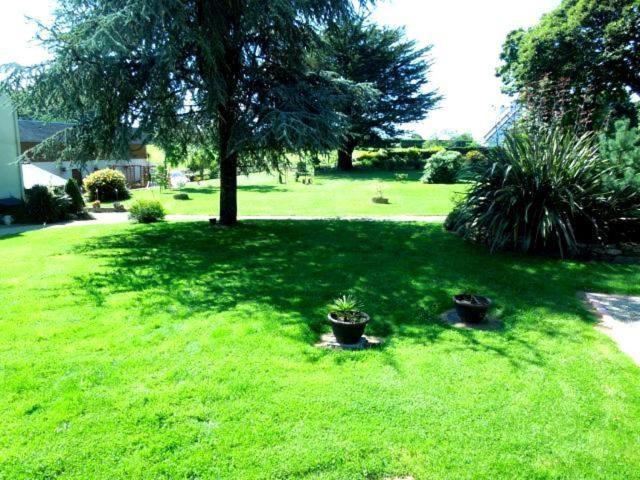 La Cle Des Roulottes Hotel Pluvigner Buitenkant foto