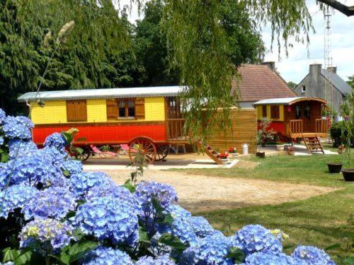 La Cle Des Roulottes Hotel Pluvigner Buitenkant foto