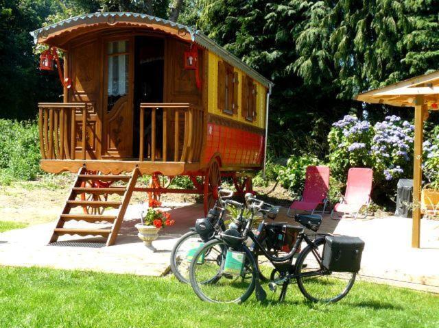 La Cle Des Roulottes Hotel Pluvigner Buitenkant foto