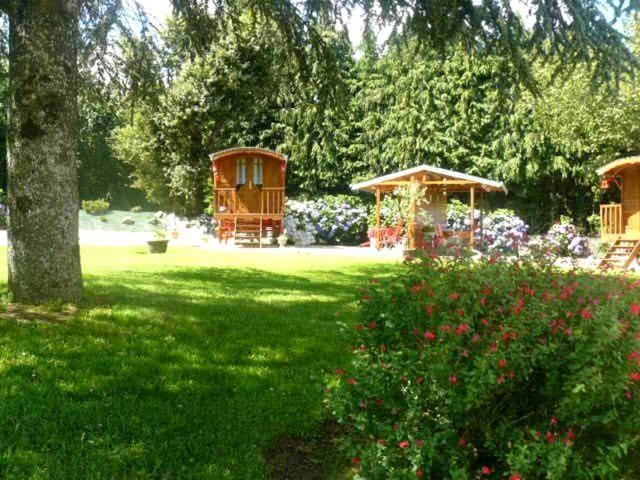 La Cle Des Roulottes Hotel Pluvigner Buitenkant foto