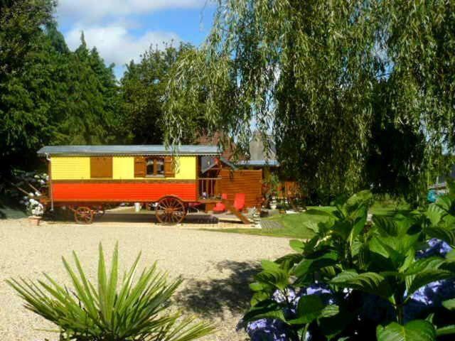 La Cle Des Roulottes Hotel Pluvigner Buitenkant foto